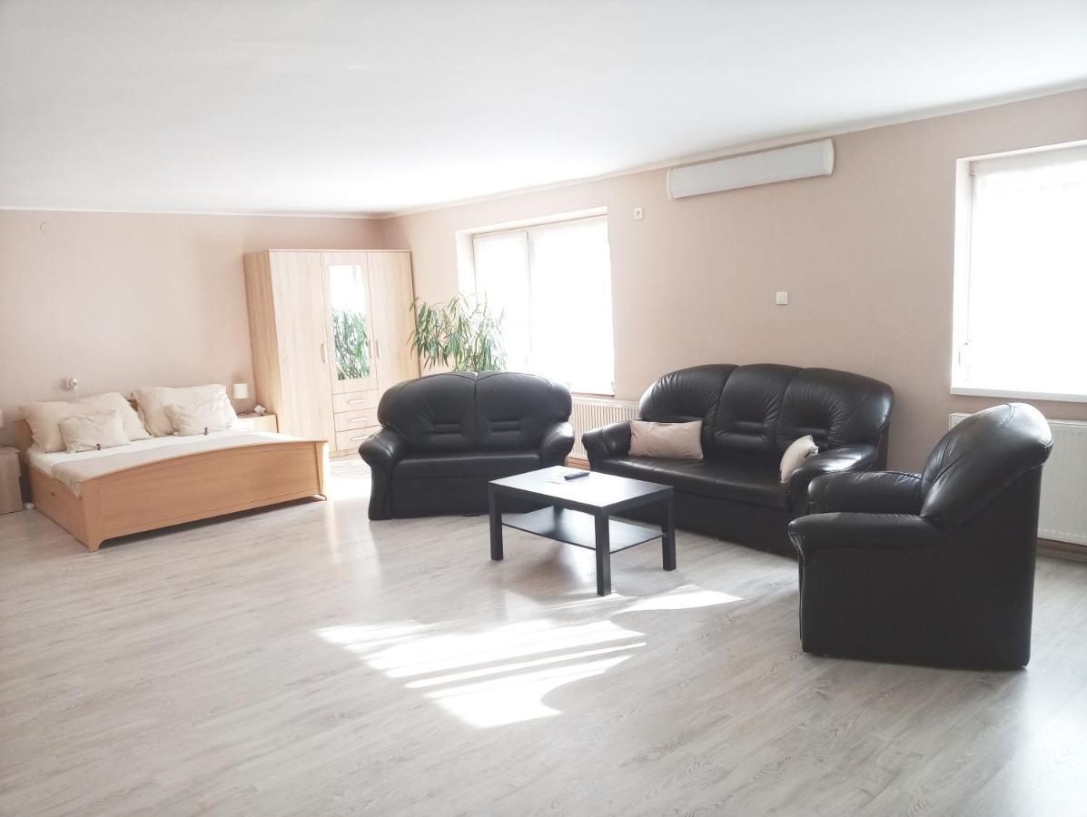 Stardust Apartman Печ Экстерьер фото