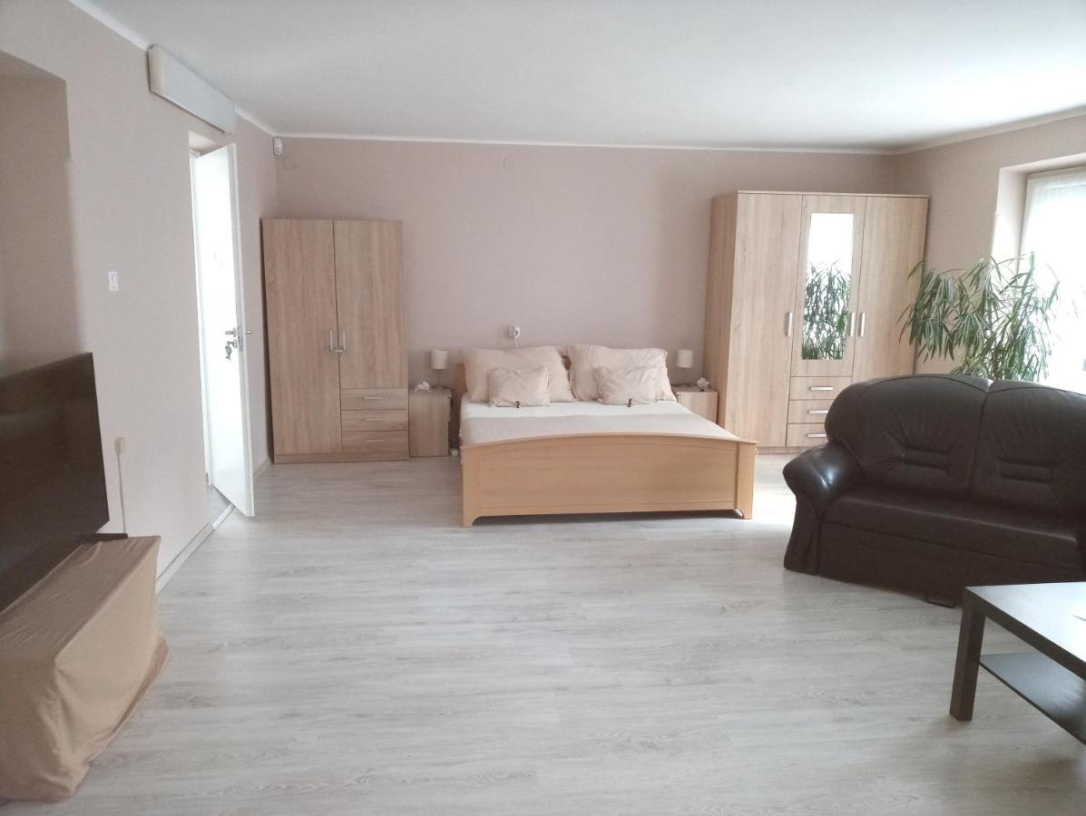 Stardust Apartman Печ Экстерьер фото