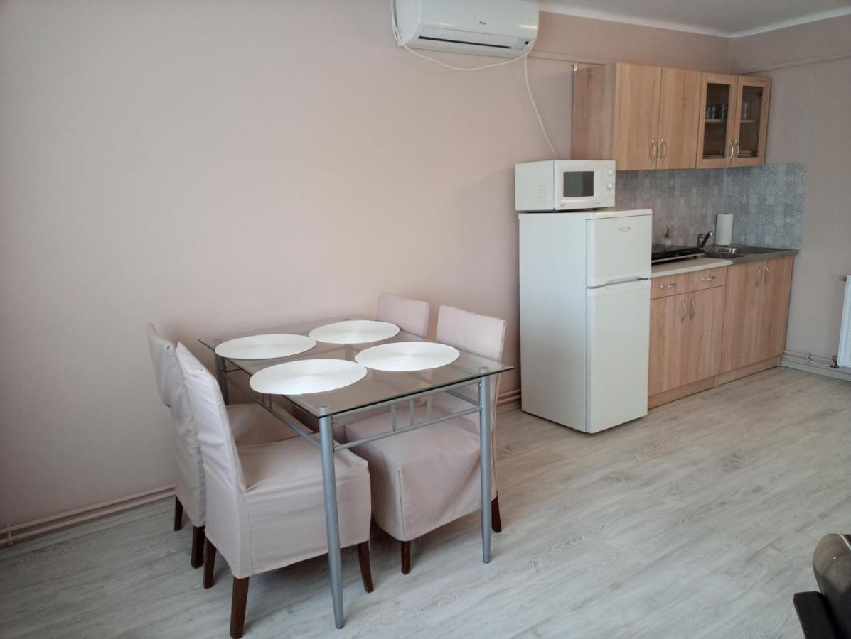 Stardust Apartman Печ Экстерьер фото