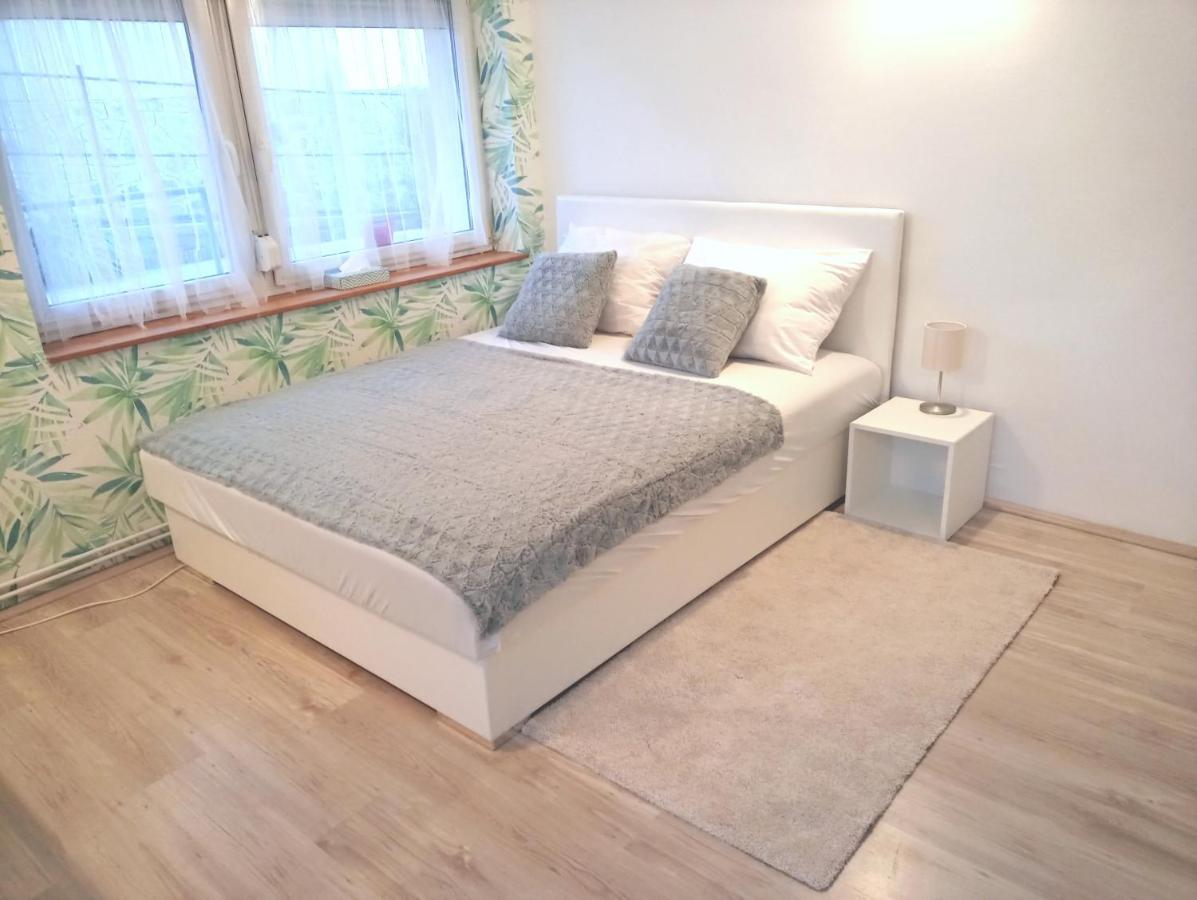 Stardust Apartman Печ Экстерьер фото