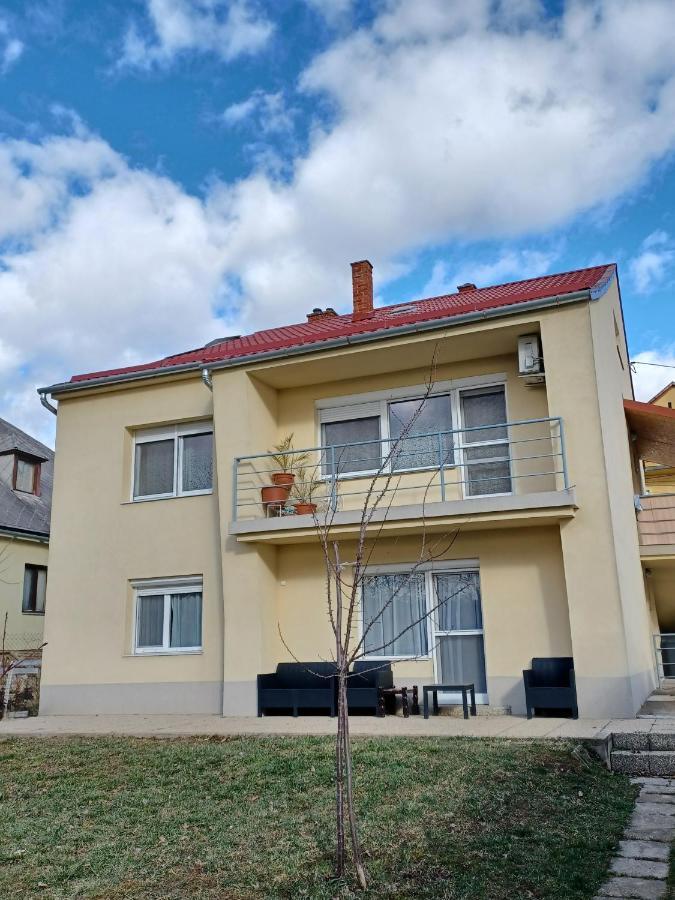 Stardust Apartman Печ Экстерьер фото