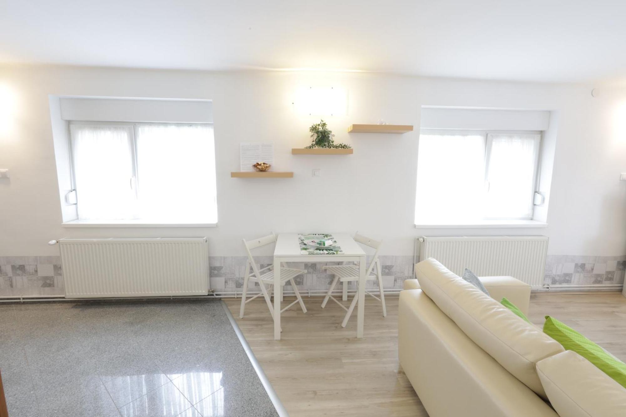 Stardust Apartman Печ Экстерьер фото