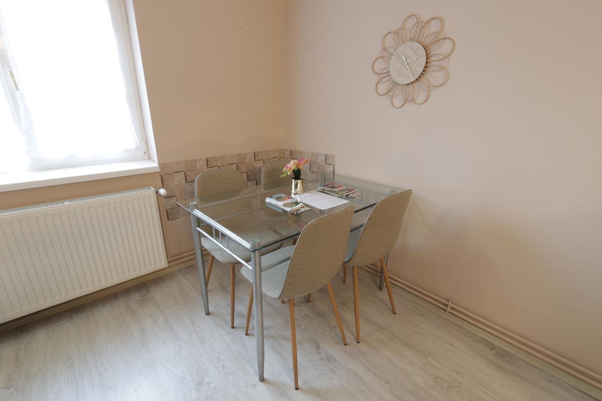 Stardust Apartman Печ Экстерьер фото