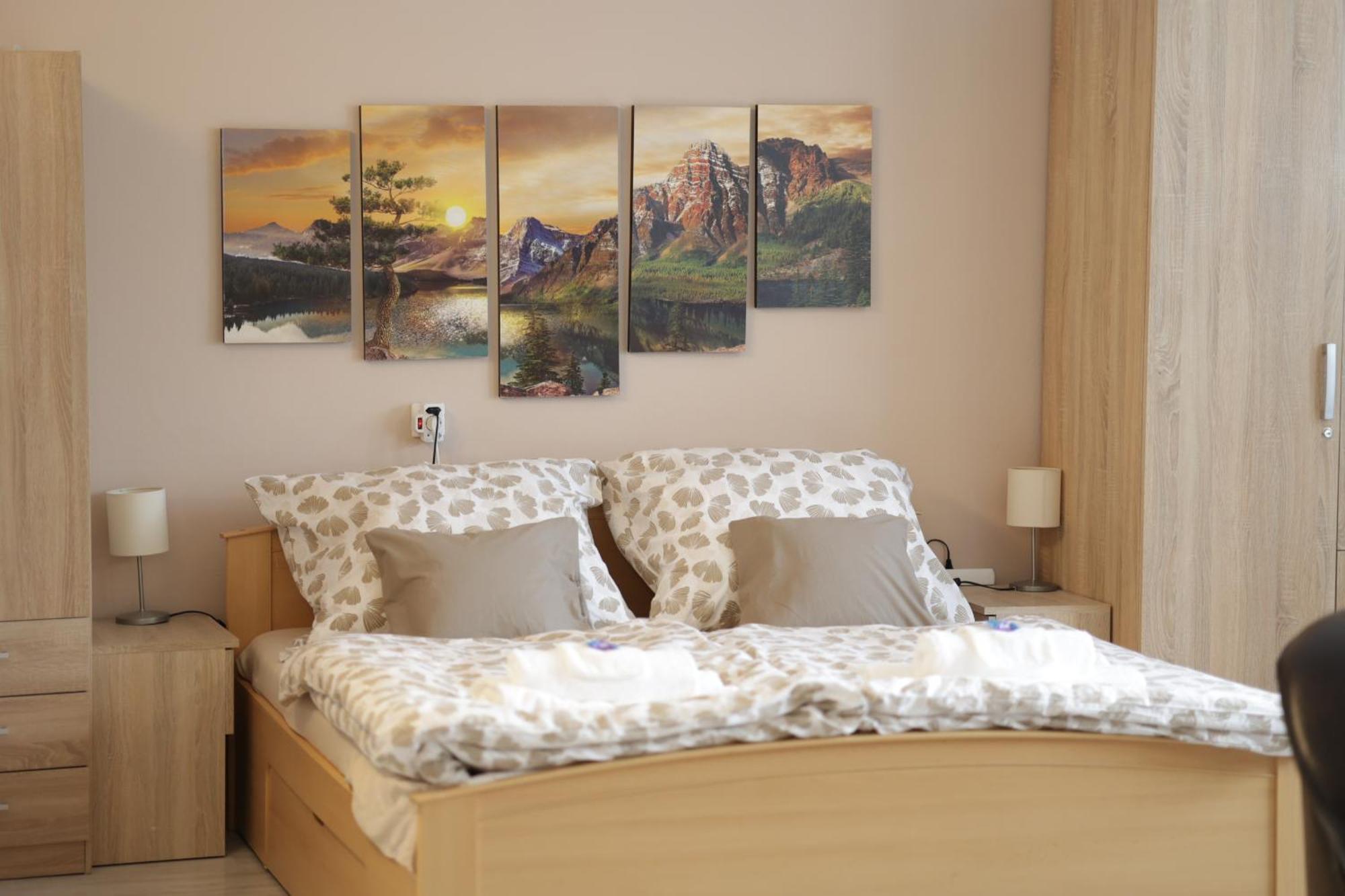 Stardust Apartman Печ Экстерьер фото