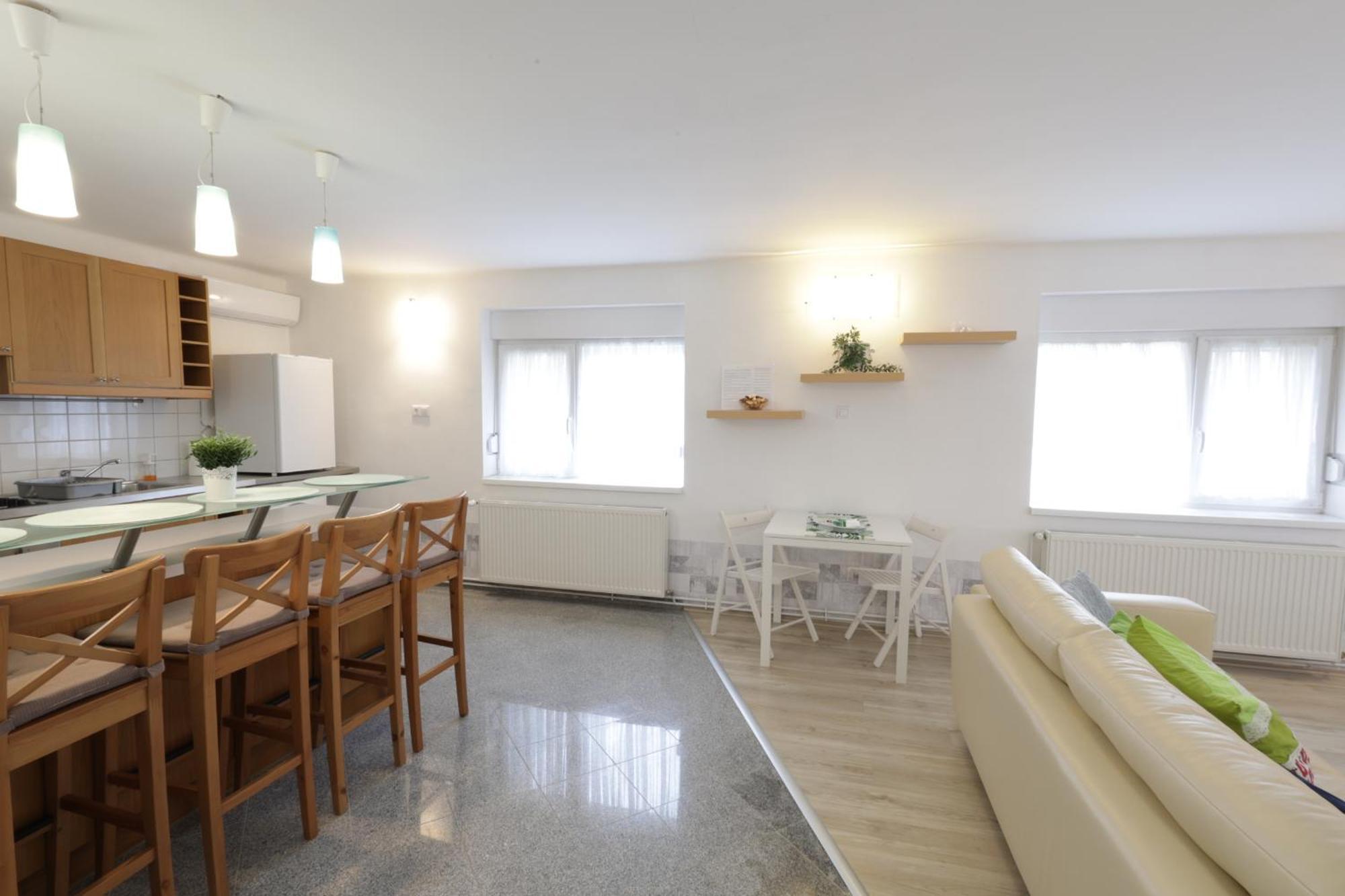 Stardust Apartman Печ Экстерьер фото