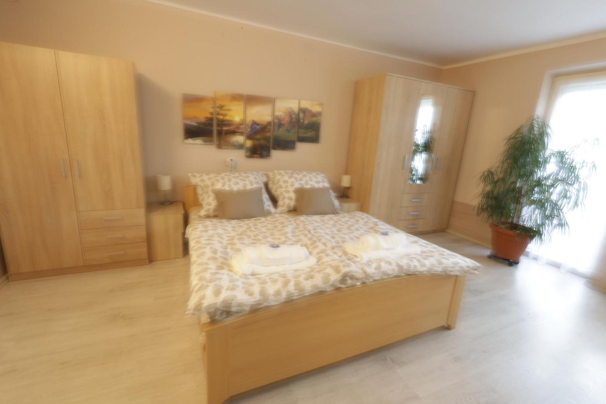 Stardust Apartman Печ Экстерьер фото