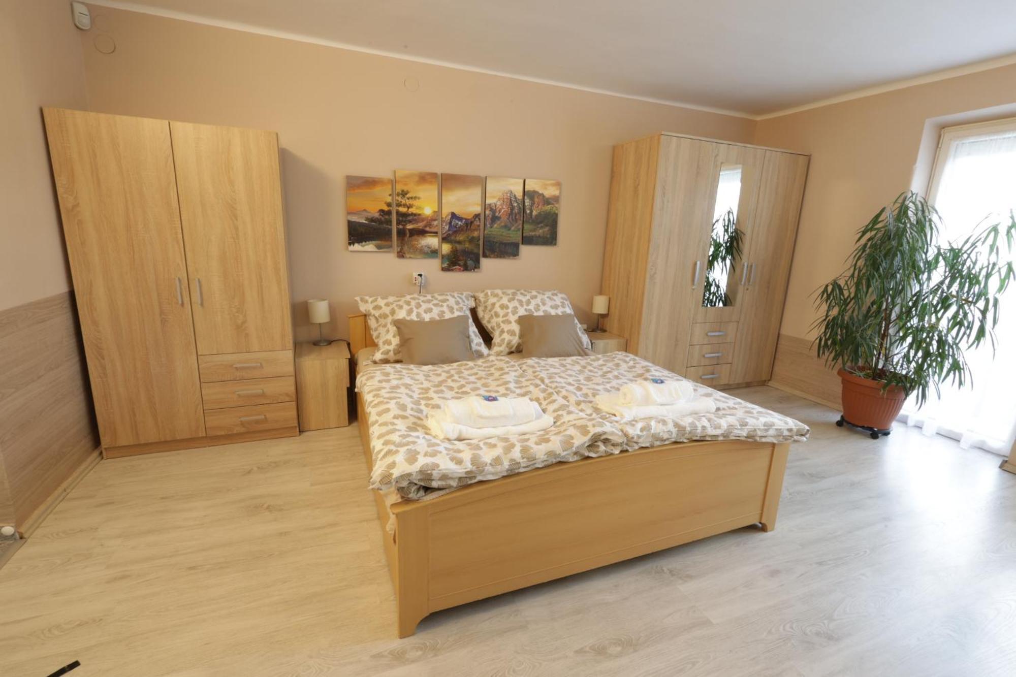 Stardust Apartman Печ Экстерьер фото