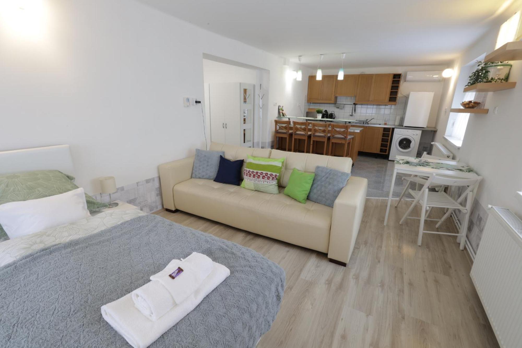 Stardust Apartman Печ Экстерьер фото