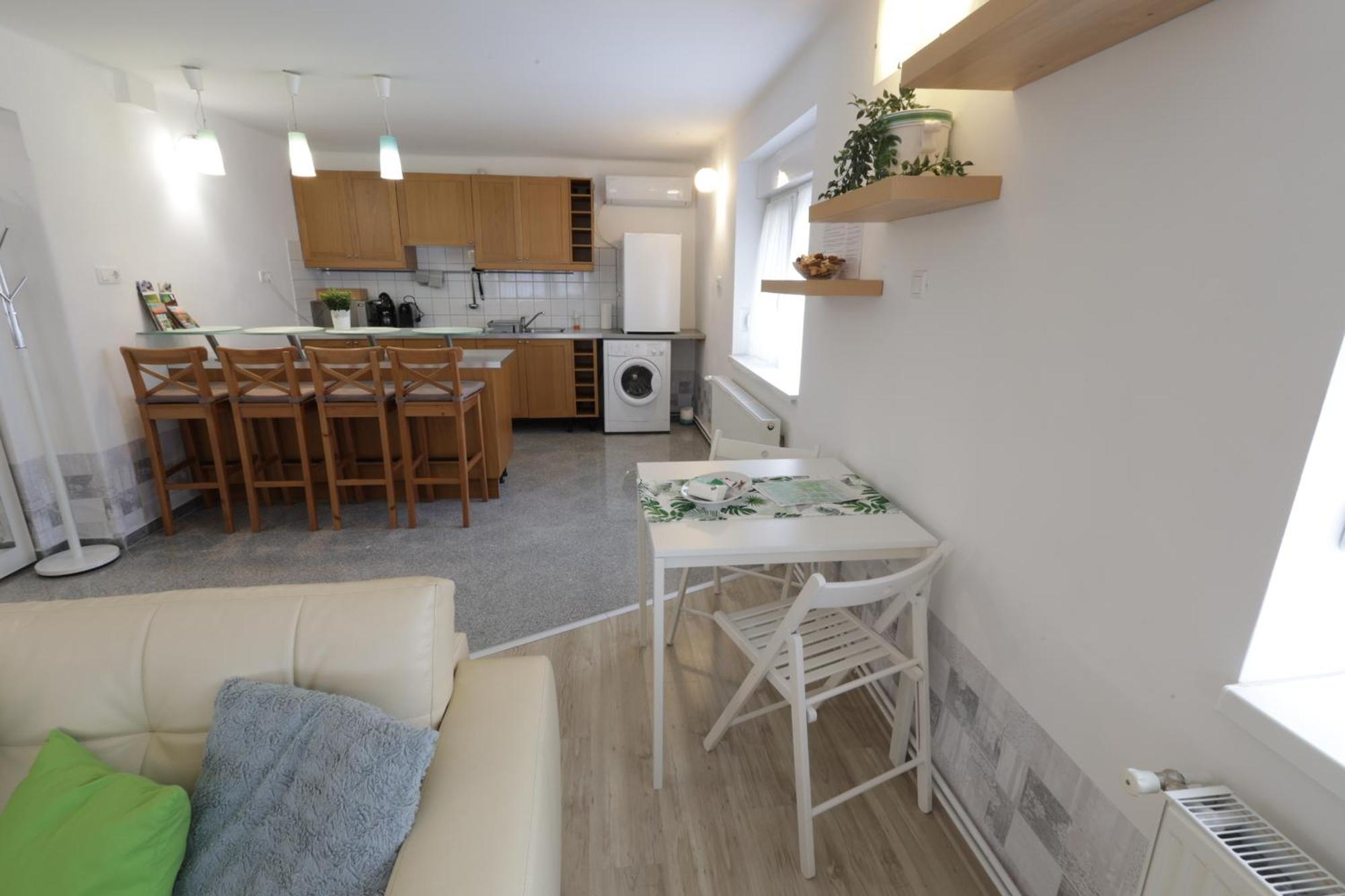 Stardust Apartman Печ Экстерьер фото